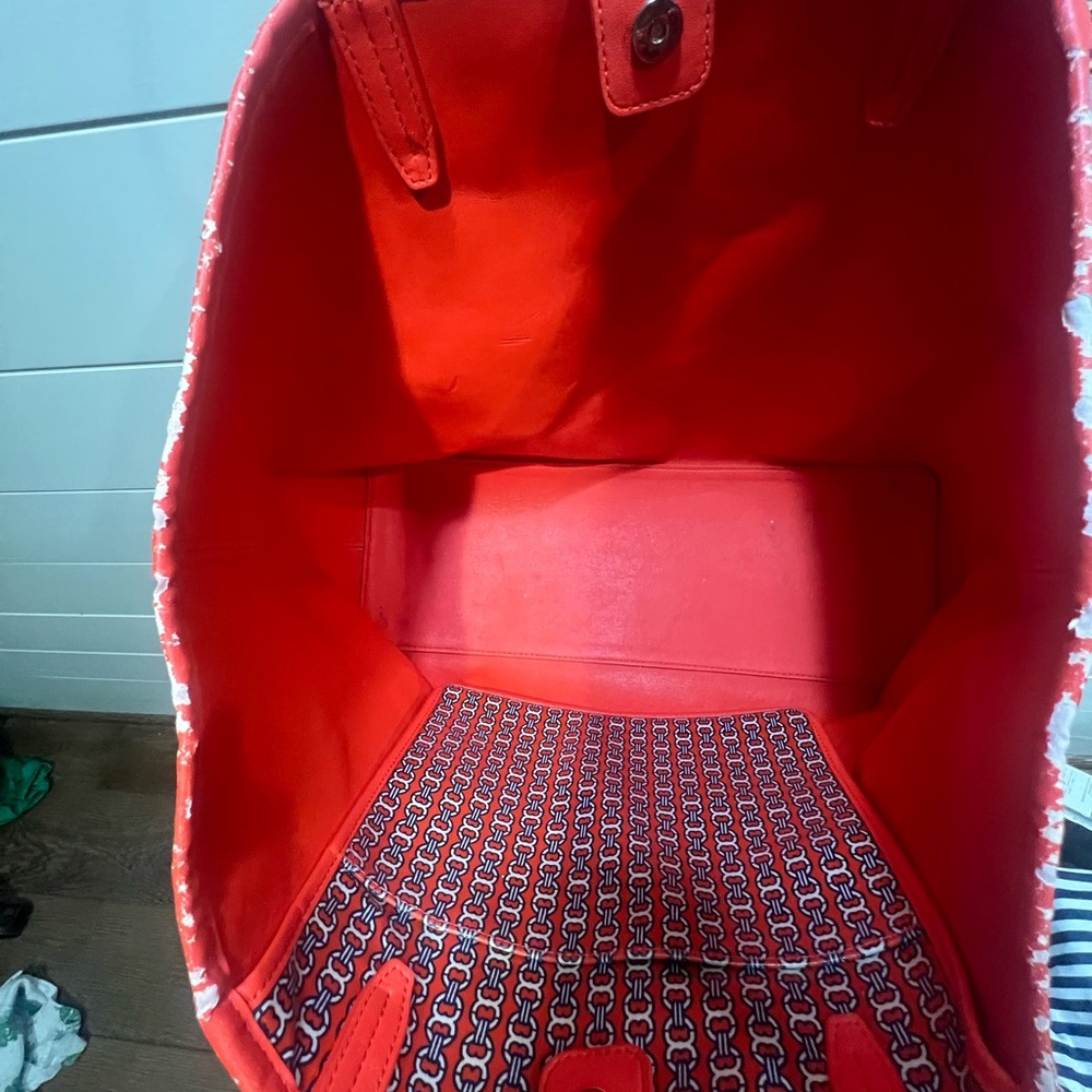 Tory Burch Gemini Link Tote - Picture 12 of 13